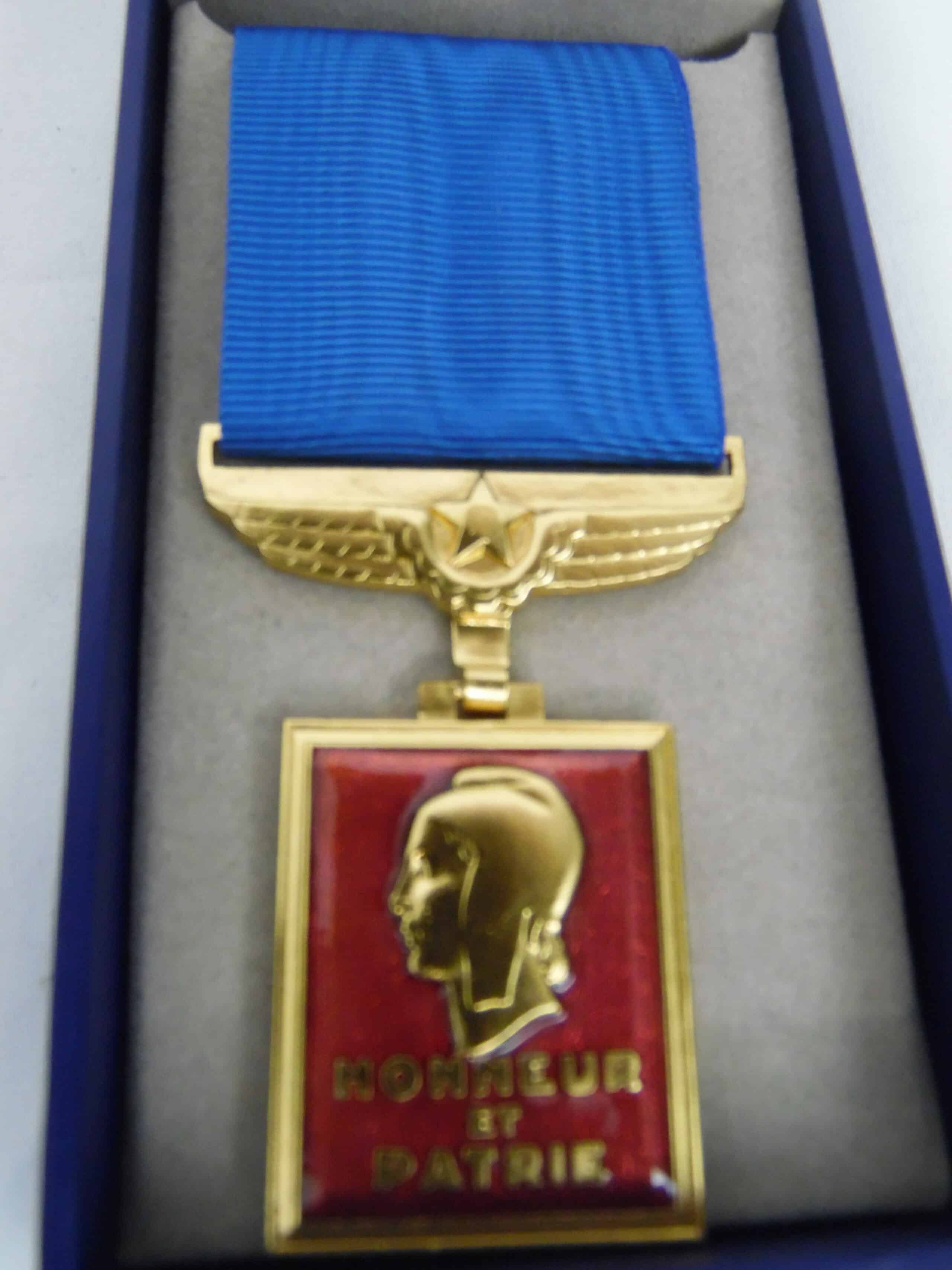 Médaille Ordonnance MÉDAILLE MILITAIRE BRONZE " Valeur et Discipline "  . 