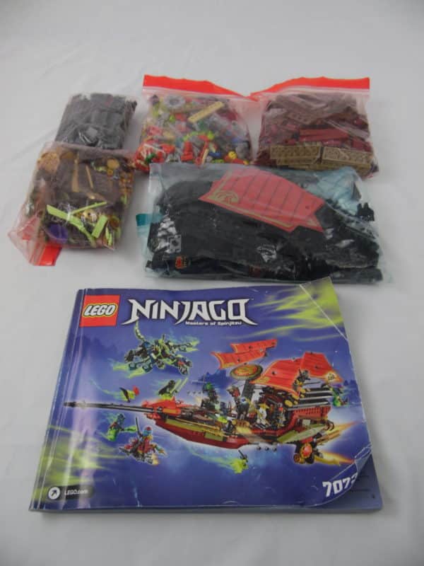 LEGO Ninjago - N° 70738 - L'ultime QG des Ninjas