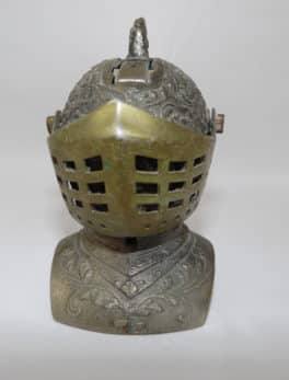 Briquet de table - Le casque médiévale