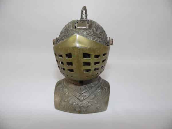 Briquet de table - Le casque médiévale