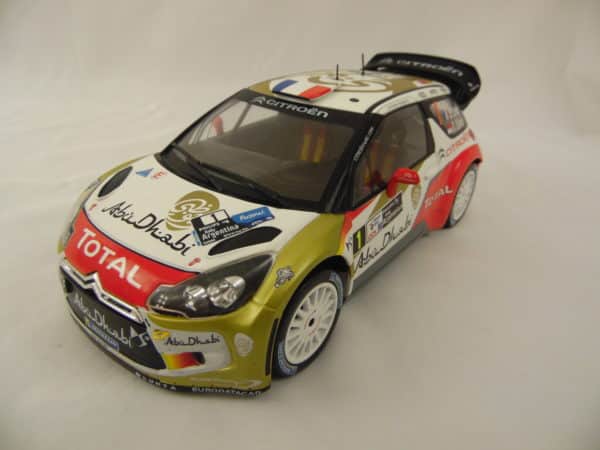 Voiture Rally - 1/18 - N°1 Citroën DS3 WRC 2013 de Sébastien LOEB / Daniel ELENA