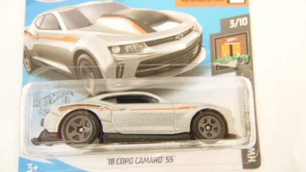 Voiture Hot Wheels - 18 copo Camaro SS - HW DREAM GARAGE 3/10