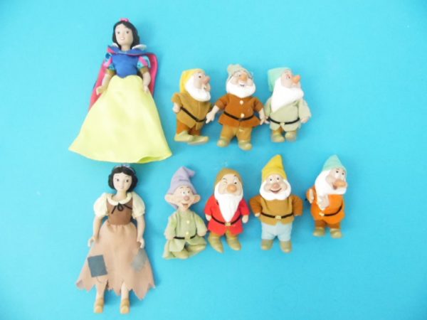 Figurine Disney - Porcelaine - Blanche neige et les 7 nains