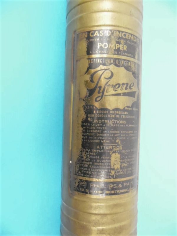 Extincteur ancien - Pyrène