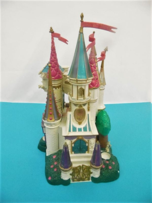 Jouet Polly Pocket - Château la belle et la bête - Bluebird - Année 1998 Produit d'occasion ( Trace d'usures , jaunie )  Attention: Ne convient pas aux enfants de moins de 3 ans. À utiliser sous la surveillance d'un adulte