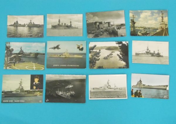 12 Cartes Postales - Thèmes bateaux Militaires