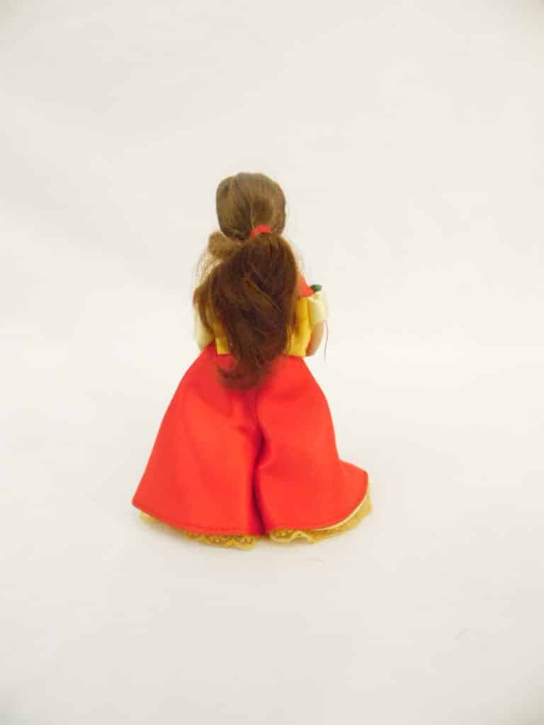 Figurine Disney - Porcelaine - Belle en robe de Noël